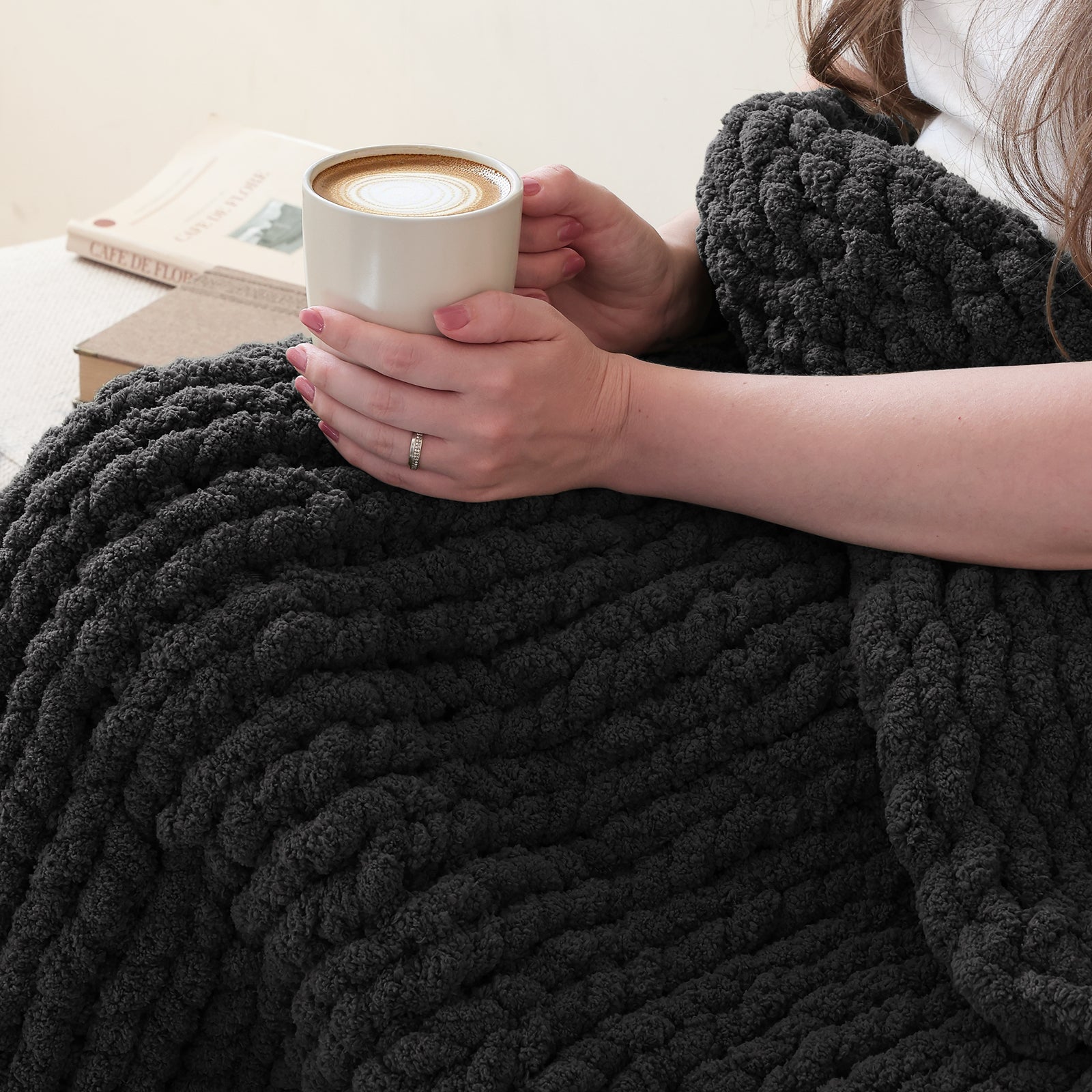 MelloBello Chunky Yarn Black