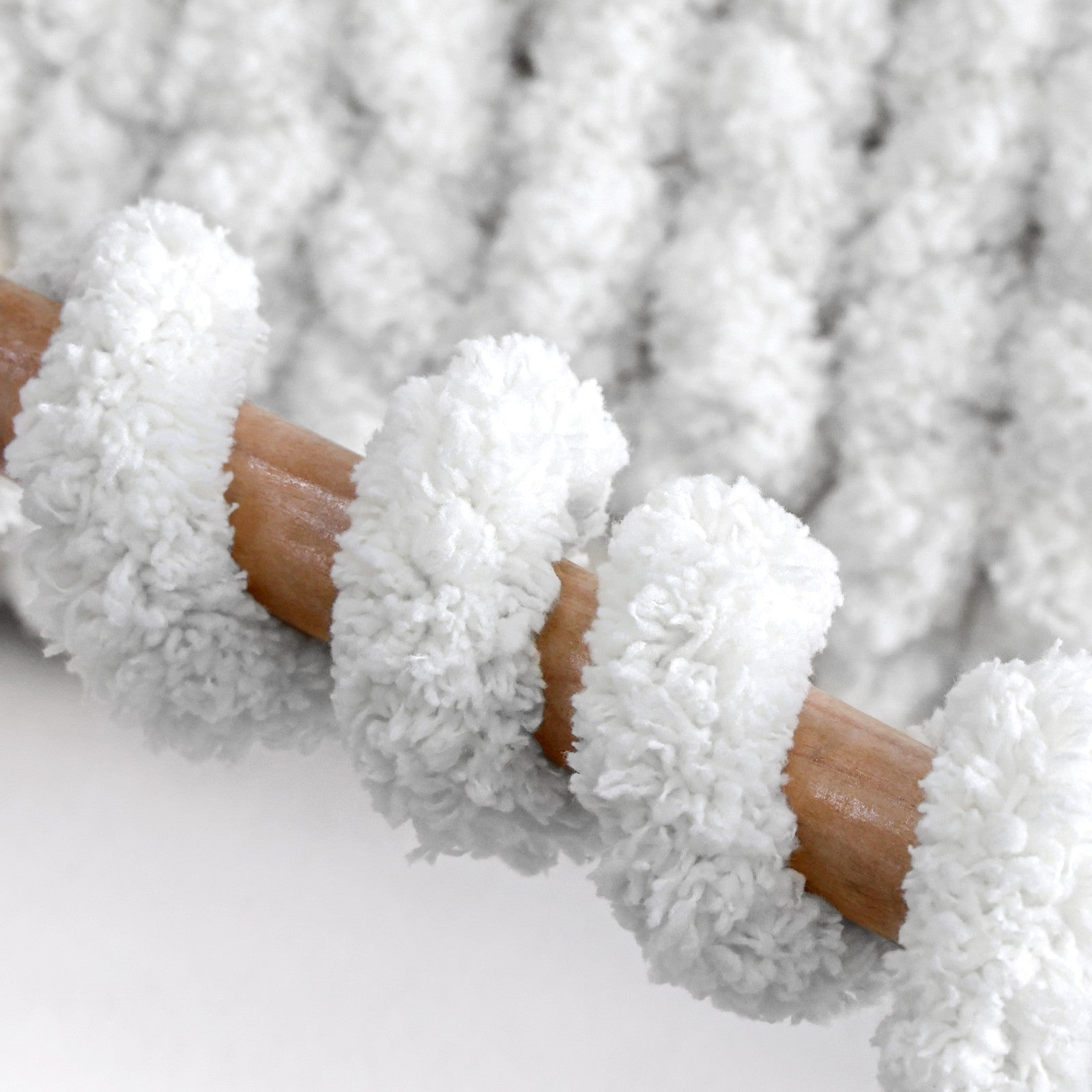 MelloBello Chunky Yarn Pure White